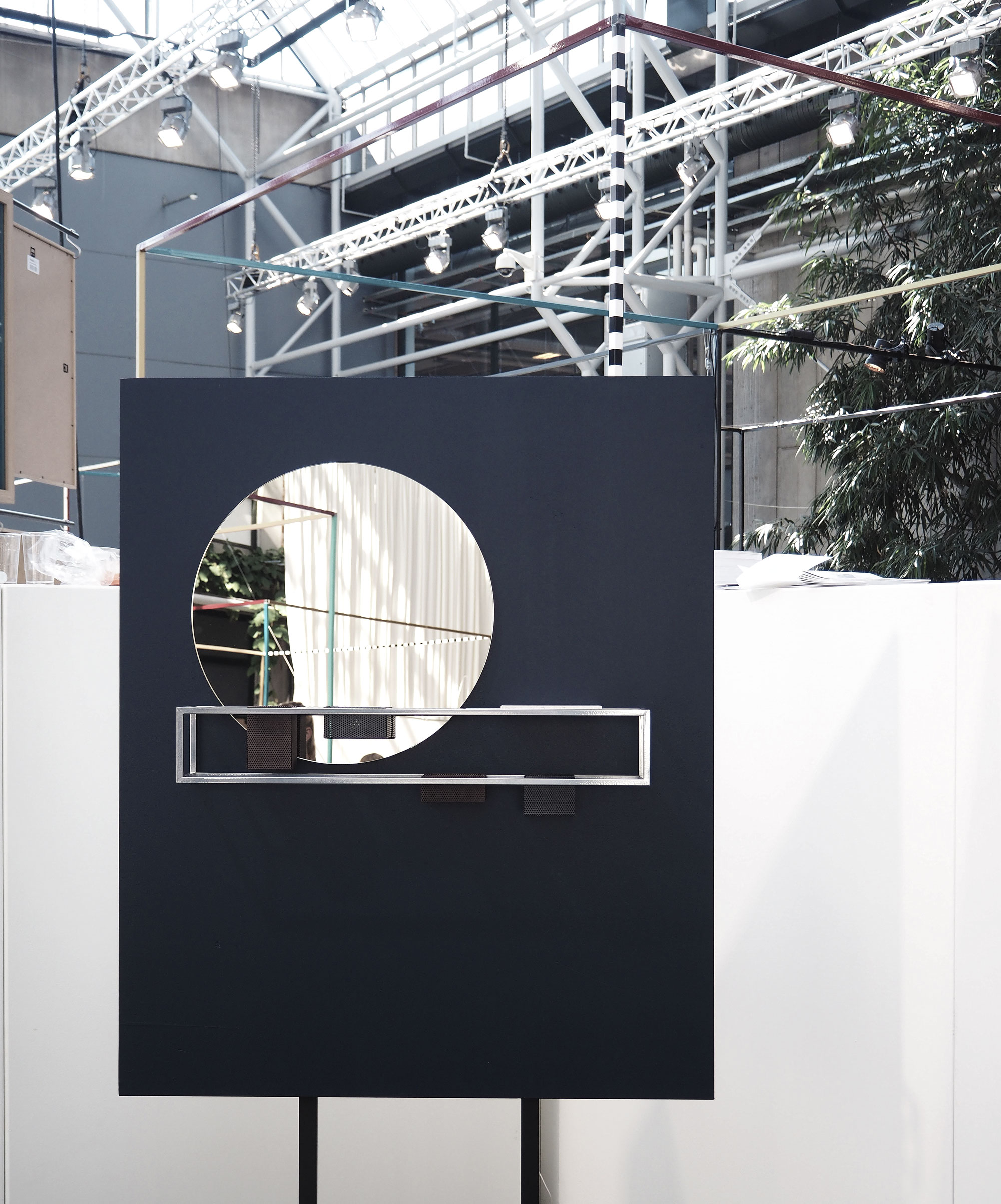 Mirror box by Laura Bilde