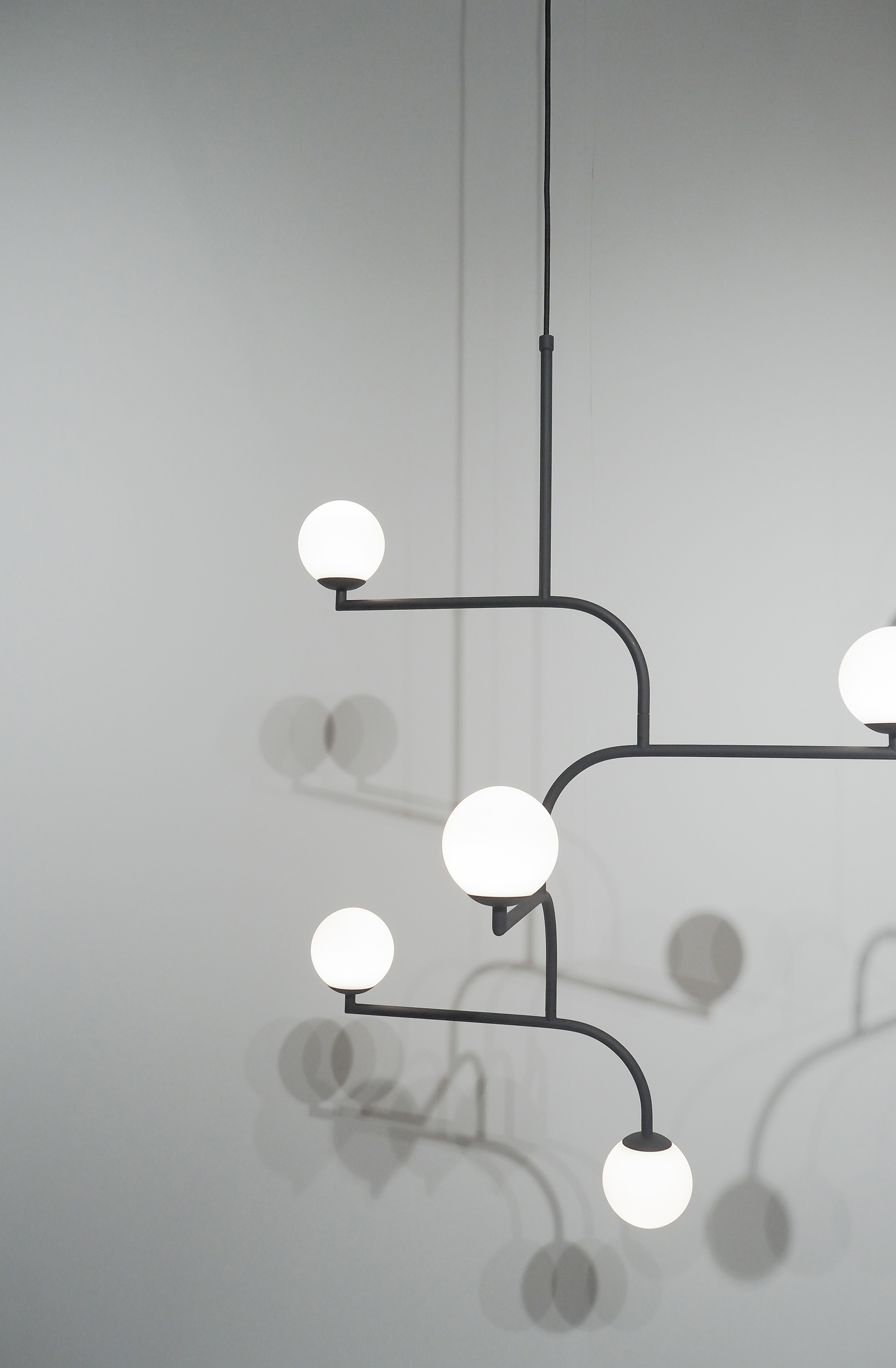 Mobil, the minimalist chandelier
