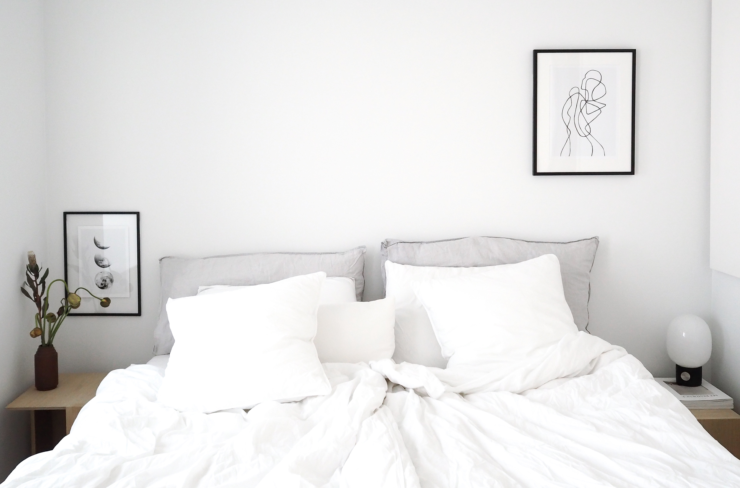 Simple minimalist Scandinavian art prints and frames with Desenio