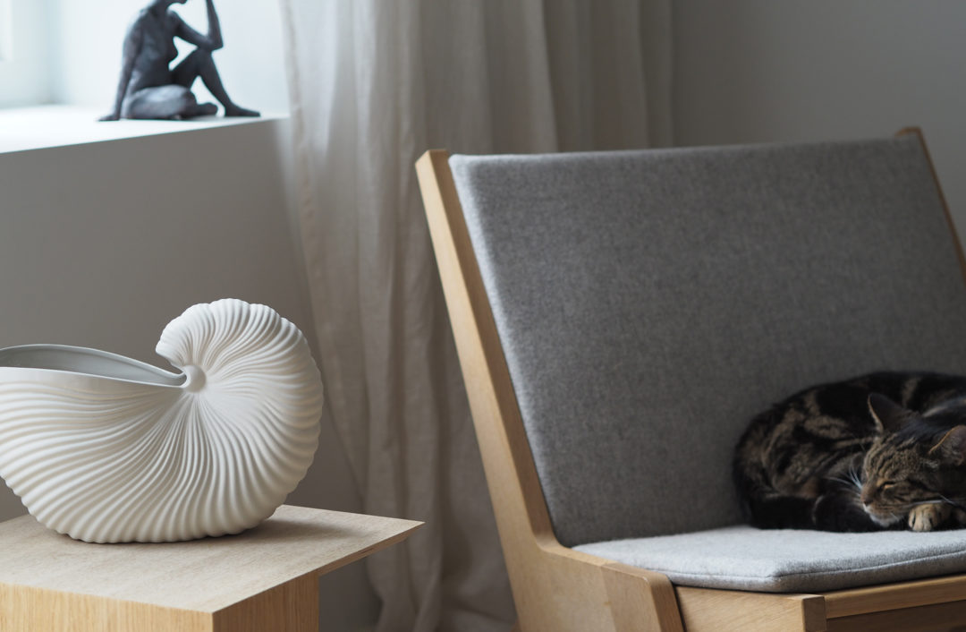 Ferm Living Shell pot - sculptural lines and shadows